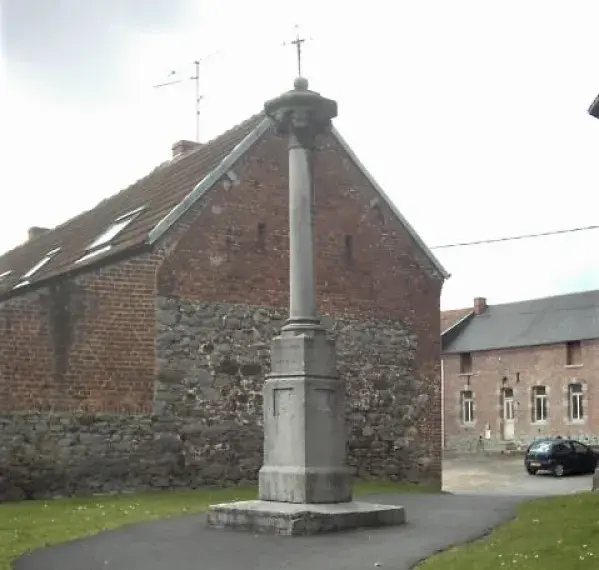 Monument Gobert Gillot derrière l'église d'Élesmes